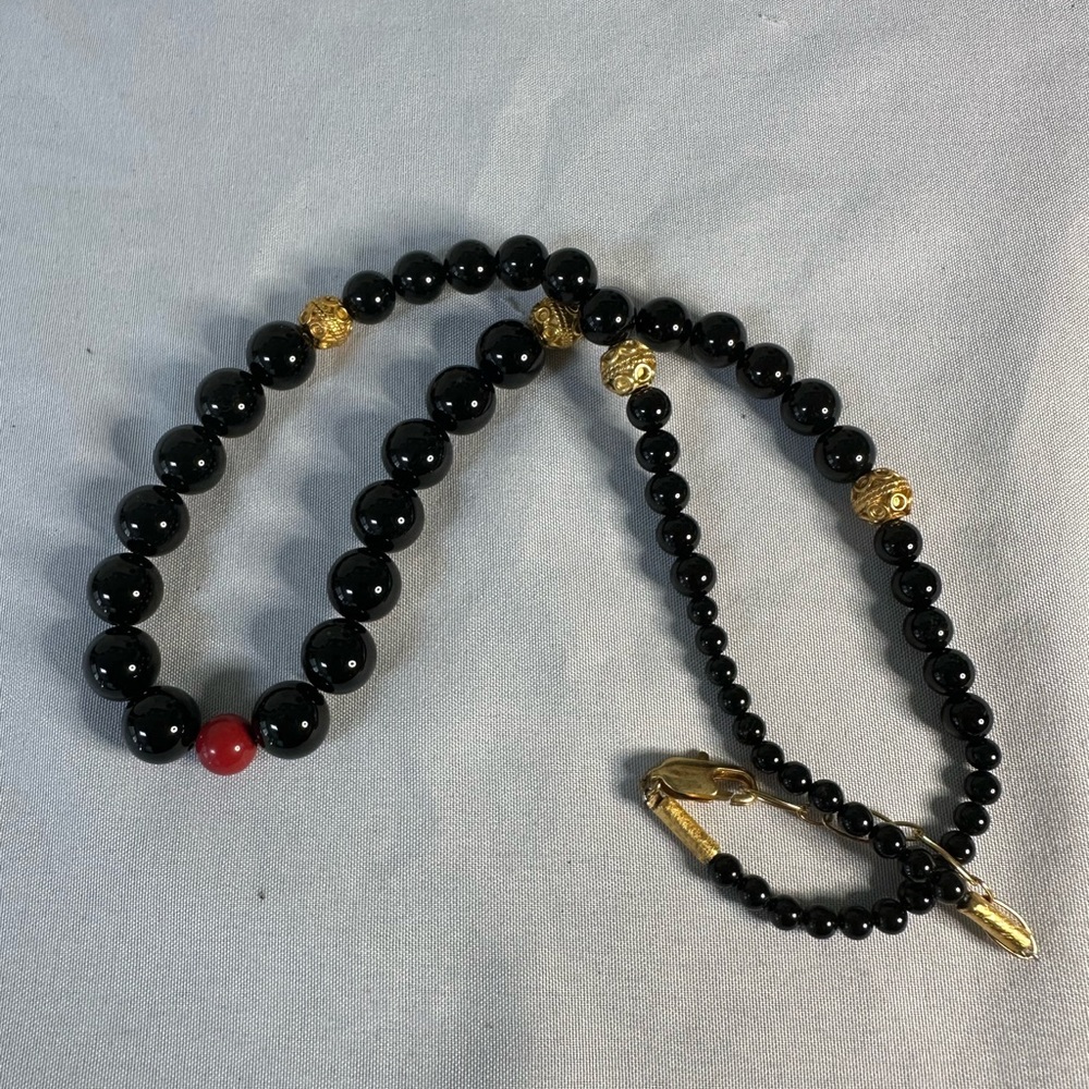 Black onyx and gold bead necklace - Picture 4 of 7